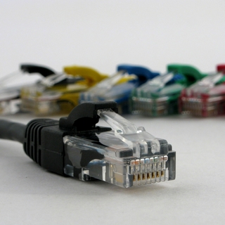 Netrack patch kabel RJ45, s litou ochranou, Cat 6 UTP, 0.5m ÄernÃ½