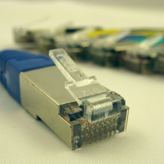 Netrack patch kabel RJ45, s litou ochranou, Cat 5e FTP, 0.5m modrÃ½