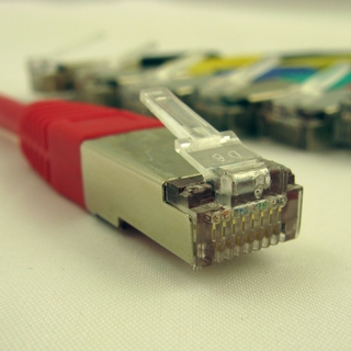 Netrack patch kabel RJ45, s litou ochranou, Cat 5e FTP, 0.5m ÄervenÃ½