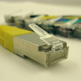 Netrack patch kabel RJ45, s litou ochranou, Cat 5e FTP, 1m Å¾lutÃ½