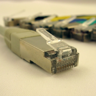 Netrack patch kabel RJ45, s litou ochranou, Cat 5e FTP, 10m Å¡edÃ½