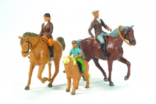 Tomy Farm Family Figurine Set 40954